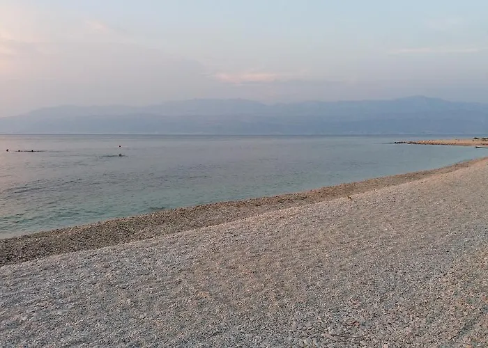 Apartments Zvone,Place By The Sea Mirce