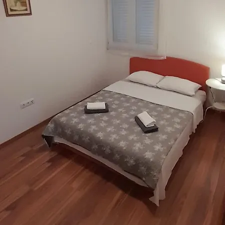 Apartman Apartments Zvone,Place By The Sea Mirca (Brac)