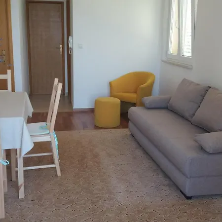 Apartment Apartments Zvone,Place By The Sea Mirca (Brac)