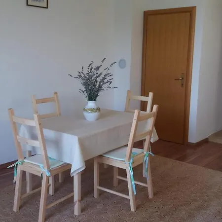 Apartman Apartments Zvone,Place By The Sea Mirca (Brac)
